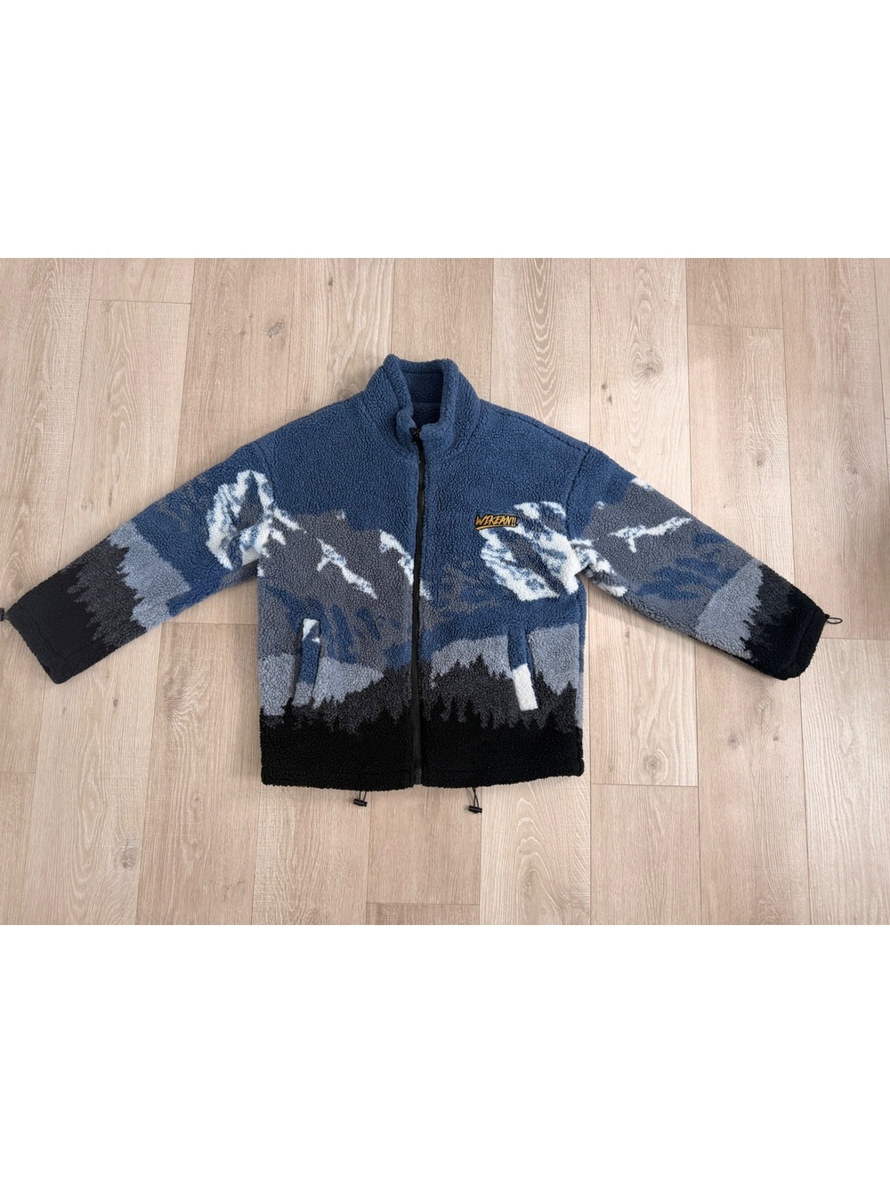 Aelfric Eden blue mountain print sherpa zip jacket